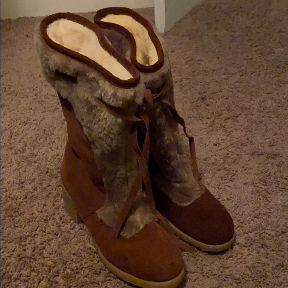 Like new Vintage Brown SnowLand Boots size 8